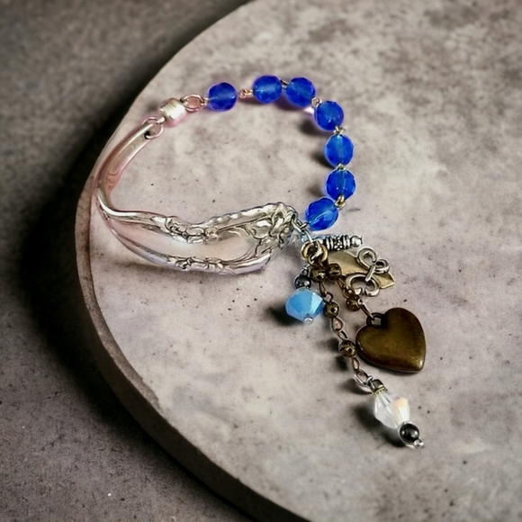 Hand Crafted Repurposed Vintage Spoon Handle Assemblage Charm Bracelet NWT - Picture 3 of 16